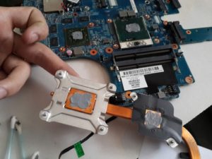ремонт системы охлаждения на ноутбуке